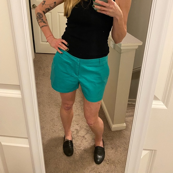 NY & Co teal shorts, zip fly, w/ pockets. Size 6 - Picture 5 of 6